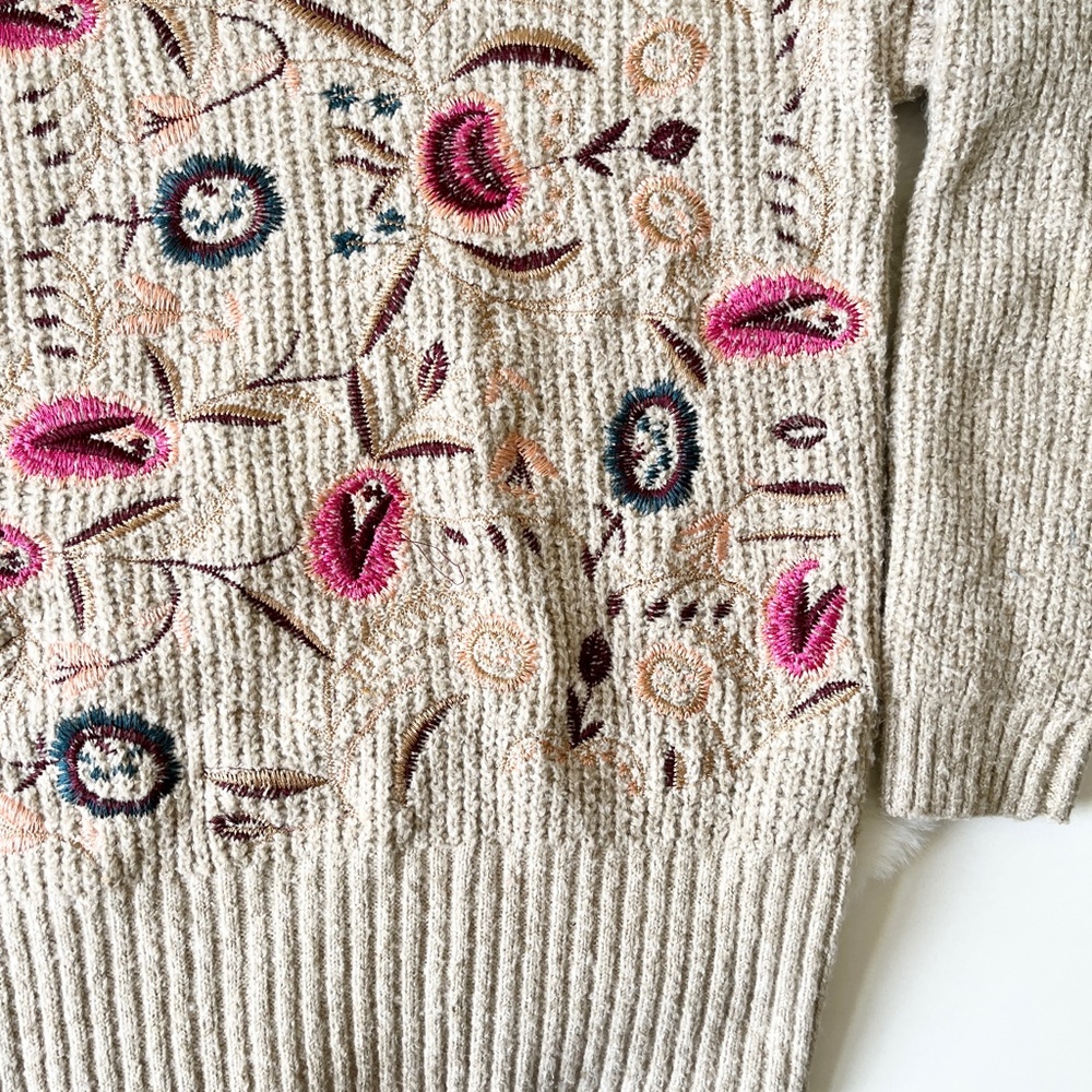 Woven Heart Chunky Knit Floral Embroidered Sweater Cable Knit Oatmeal Medium - Picture 3 of 5